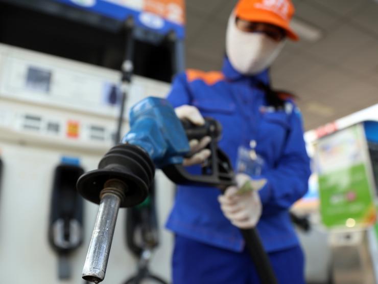 Thị trường - Tiêu dùng - Giá xăng dầu hôm nay 16/8: Tăng giảm trái chiều sau phiên giảm sâu