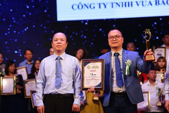 CEO Hoàng Gia Luận vinh dự nhận giải Top 100 thương hiệu xuất sắc 3 miền năm 2022