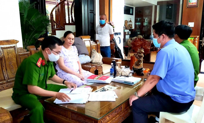 Được tại ngoại để sinh con, "nữ quái" tranh thủ lừa thêm 16 tỉ đồng - 2