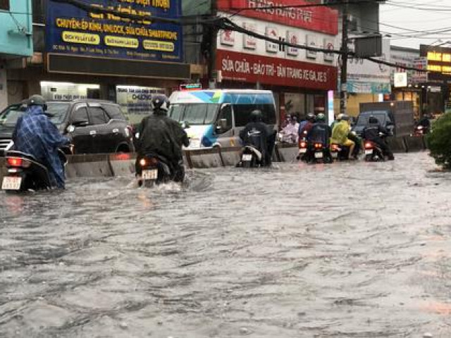 Tin tức trong ngày - TP HCM ghi kỷ lục nhiều năm về số tuyến đường ngập