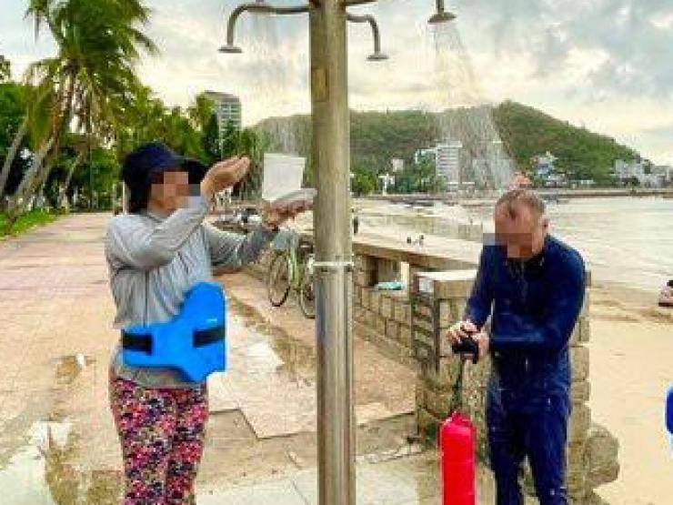 Tin tức trong ngày - TP Vũng Tàu cấm dùng xà bông, dầu gội khi tắm tại các trụ nước ngọt công cộng