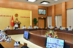 Tin tức trong ngày - Vợ cầm thẻ ATM của chồng có phải là bạo lực gia đình?