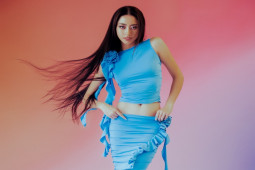 Thời trang - Lương Thuỳ Linh mặc phá cách chào đón tuổi 22