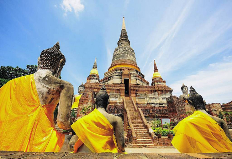Tìm hiểu lịch sử của Thái Lan ở cố đô Ayutthaya: Chỉ cách Bangkok 40km về phía Bắc, Ayutthaya với những pháo đài và di tích cổ kính sẽ mang đến cho bạn những trải nghiệm tuyệt vời để tìm hiểu về lịch sử và văn hóa Thái Lan dành cho những ai yêu thích khám phá.
