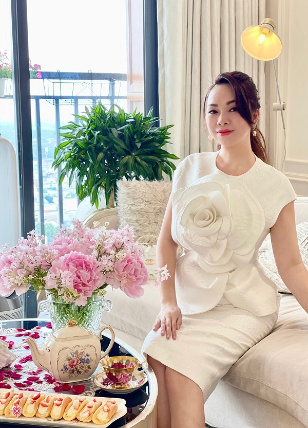 CEO Vân Lê Japan nhìn lại và “tạm hài lòng với chiếc xe mình đang lái, cái nhà mà mình đang ở”, là thành quả của quá trình kinh doanh thiện lương của mình.