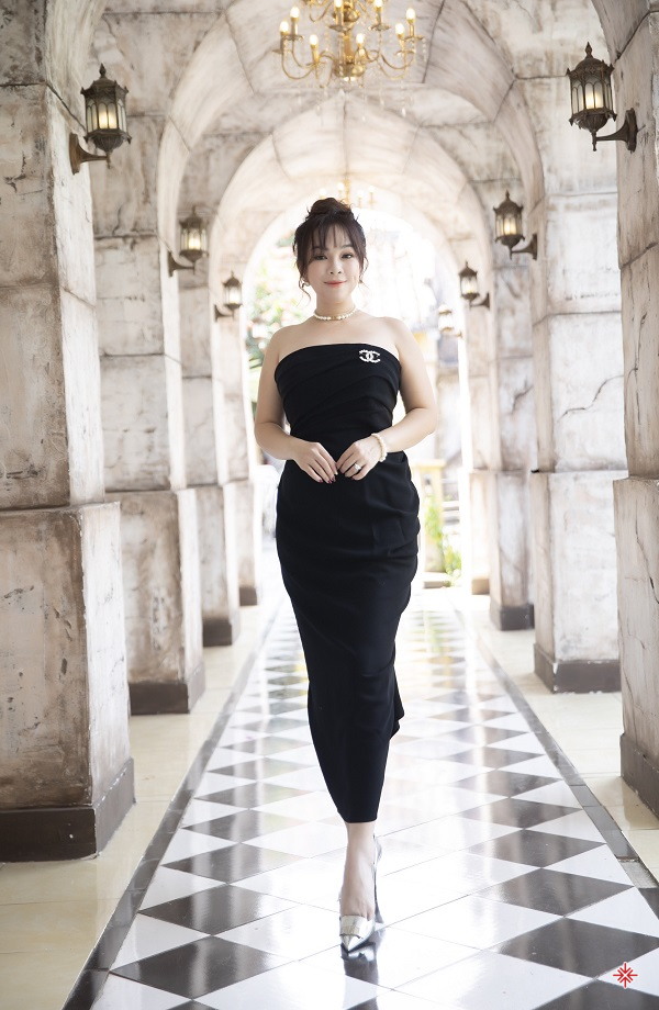 Luôn biết ơn mẹ thân yêu, vì đã nuôi dạy mình một cách khắt khe để Vân Lê có được thành công như ngày hôm nay.