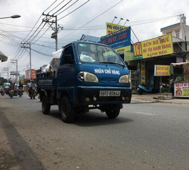 người điều khiển xe chở hàng bốn bánh có gắn động cơ phải có Giấy phép lái xe từ hạng B2 trở lên. (Ảnh minh họa)
