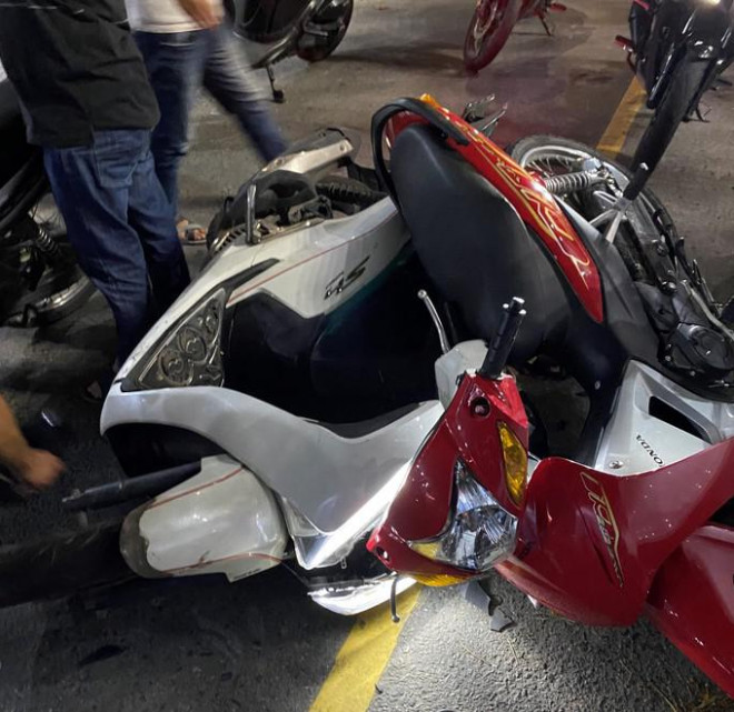 2 đối tượng liều lĩnh tông xe thẳng vào lực lượng 911