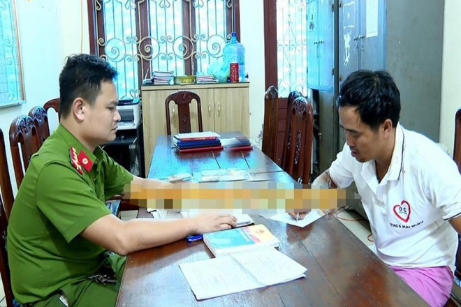 Phạm Văn Hội khai nhận hành vi phạm tội tại cơ quan công an. Ảnh: Công an cung cấp