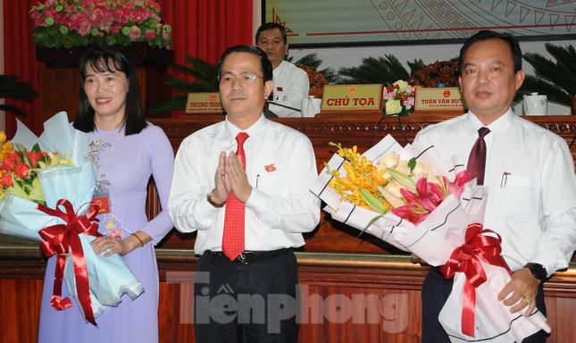 Bà Hồ Thu Ánh cùng ông Nguyễn Văn Hòa được bầu làm Phó Chủ tịch UBND tỉnh Hậu Giang hồi tháng 12/2020. Ảnh: Cảnh Kỳ