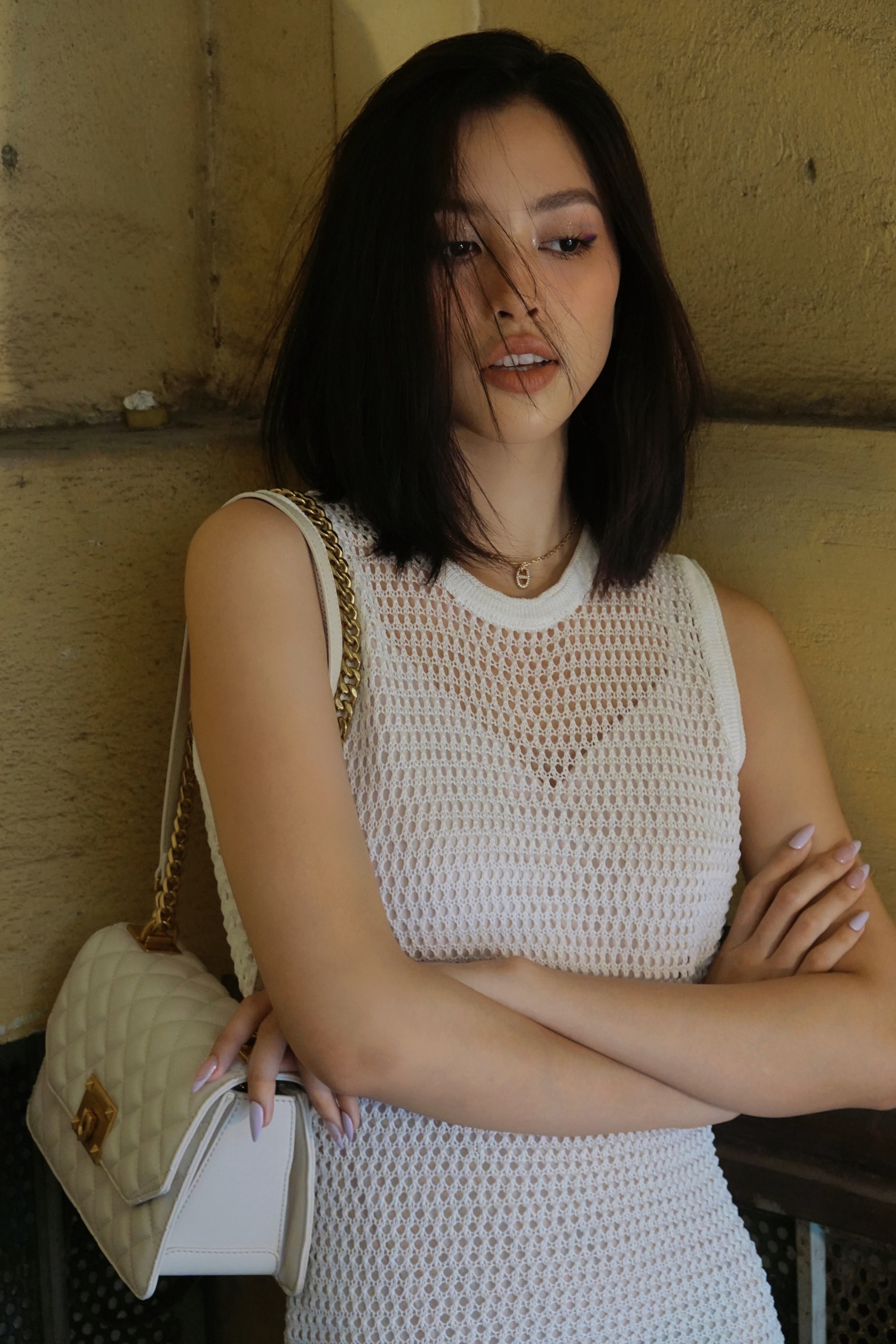 Mang màu sắc trung tính, mẫu túi độc quyền của CHARLES & KEITH Việt Nam có thể cân được mọi outfit nhưng vẫn không hề “mờ nhạt” trong tổng thể set đồ của bạn.