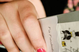 Bạn trẻ - Cuộc sống - Mời cưới cả công ty nhưng chỉ 1 người đến, cô gái tức giận bỏ việc