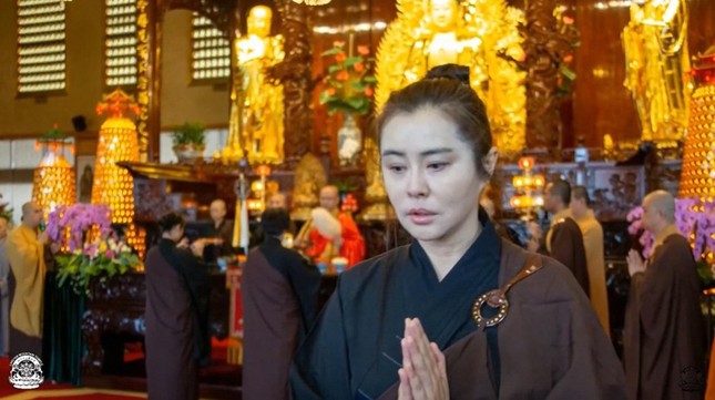 Vương Tổ Hiền tham gia khóa tu Phật giáo ở Vancouver.