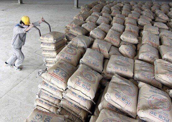 Hiện, giá xi măng ở mức 1,68 triệu đồng/tấn với xi măng Bỉm Sơn và Hoàng Mai; Mức giá 1,5-1,58 triệu đồng/tấn với các loại xi măng khác...