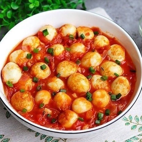 Món trứng cút xốt cà chua rất ngon miệng. Ảnh minh họa.