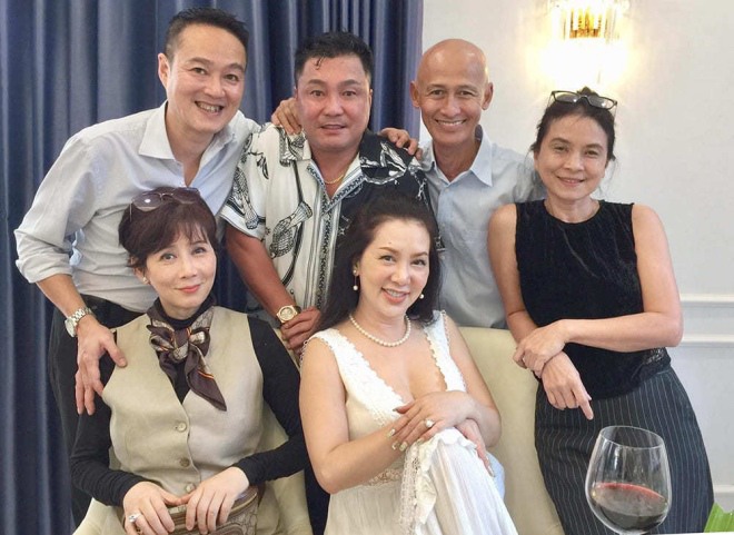 Lý Hùng cùng những người bạn từng học chung trường Điện ảnh Việt Nam đã có buổi gặp mặt.