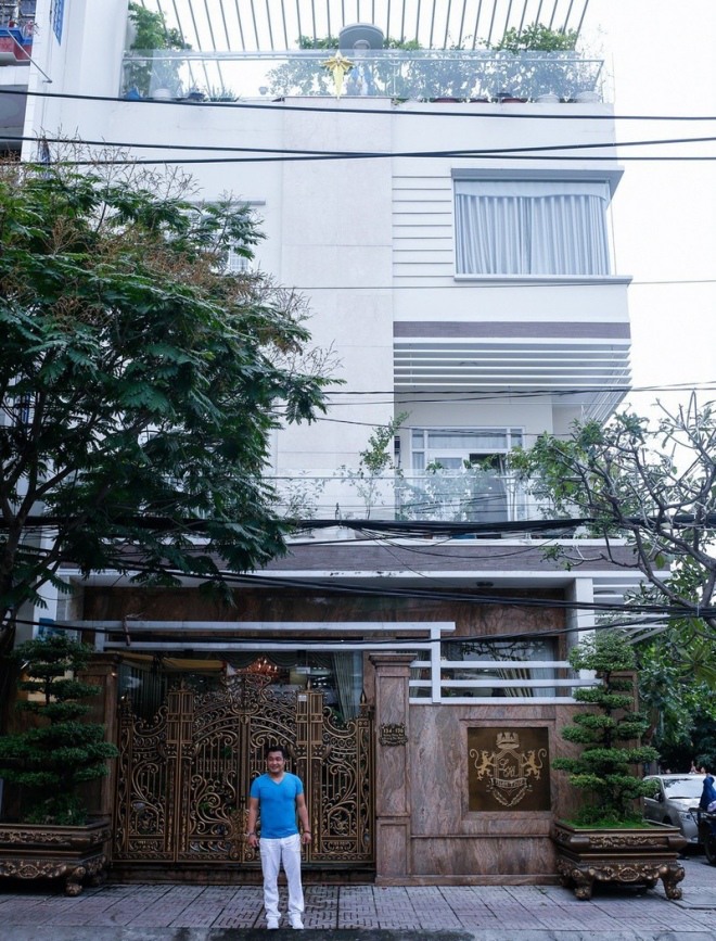 "Người tình màn ảnh" của Diễm Hương tiết lộ, mảnh đất của căn hộ này được anh mua từ 25 năm trước, khi chỗ này chỉ là ruộng lúa. 