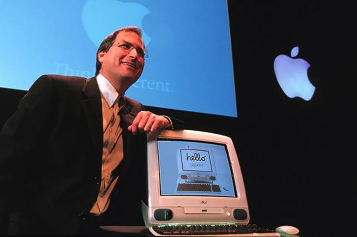 iMac đầu tiên và cố CEO Apple - Steve Jobs.