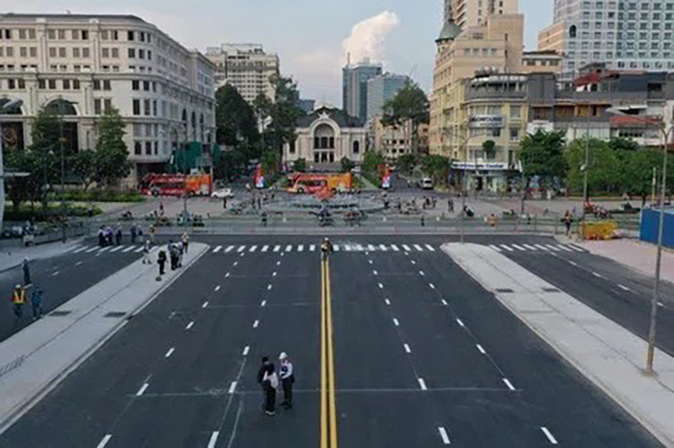 Đây là quận có các con đường với giá bán bất động sản được rao bán với giá cao ngất ngưỡng như Lê Lợi, Nguyễn Huệ...
