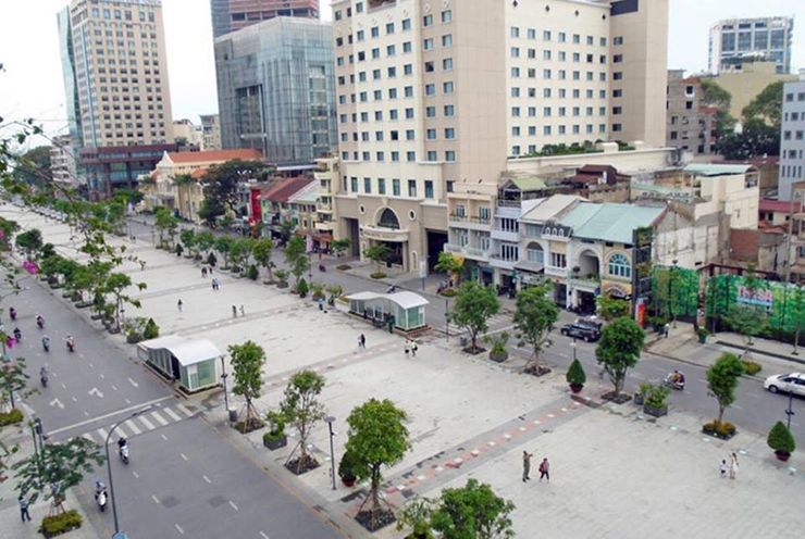 Cụ thể như trên các diễn đàn rao bán bất động sản, giá nhà trên phố đi bộ Nguyễn Huệ vượt ngưỡng 1,2 tỷ đồng/m2
