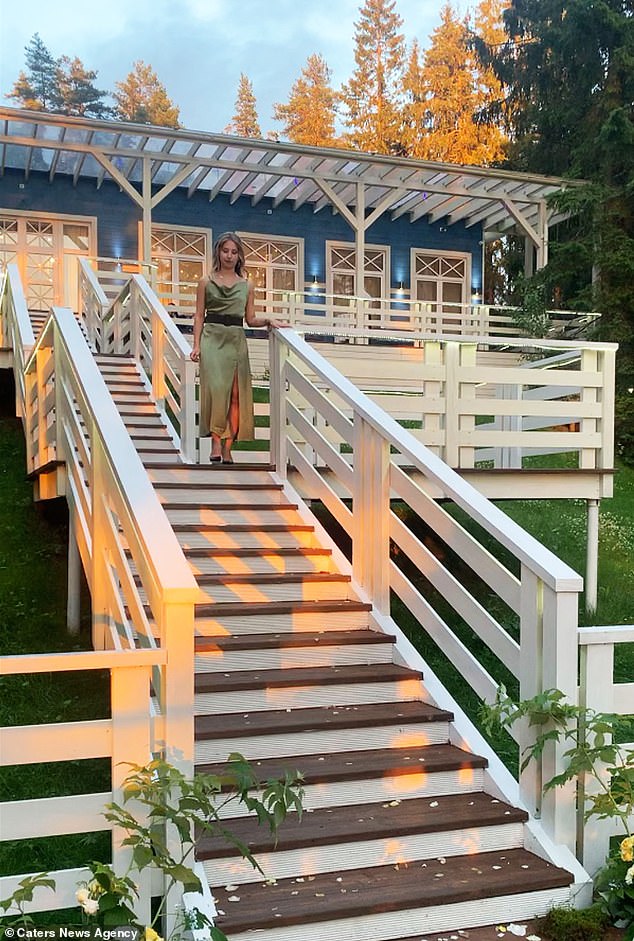 Viktoriya tình cờ quay cảnh ngã nhào xuống cầu thang trong đám cưới của anh trai ở một video vui nhộn