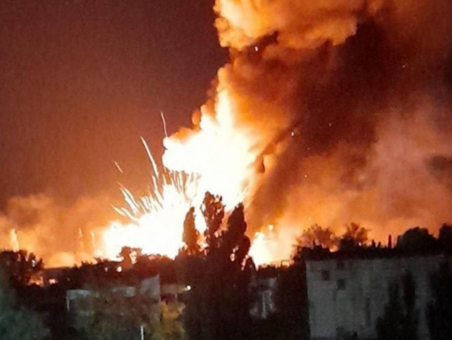 Trong sự kiện diễn ra ngày 9 tháng 8
tại căn cứ không quân Saki gần thị trấn Novofedorivka của Crimea,
hai quan chức Ukraine giấu tên thậm chí nói rằng đây là tín hiệu
bắt đầu một cuộc tấn công nhằm sớm lấy lại Kherson .