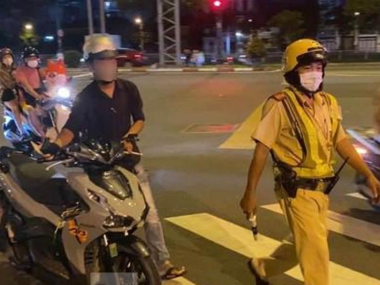 Tin tức trong ngày - Nhậu 2 chai bia, người đàn ông bị phạt 7 triệu đồng, tước bằng lái 23 tháng