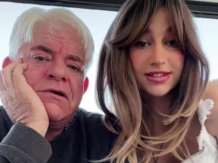 Bạn trẻ - Cuộc sống - Clip: Cô gái 22 tuổi khoe hạnh phúc bên bạn trai U60 đã ly hôn