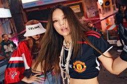 Nhạc - Gái xinh BlackPink diện áo MU gây "bão" mạng, lập tức lọt Top 1 Trending Google tại Việt Nam