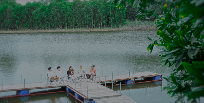 Thanh Hà và nhóm Oplus trong một số cảnh quay