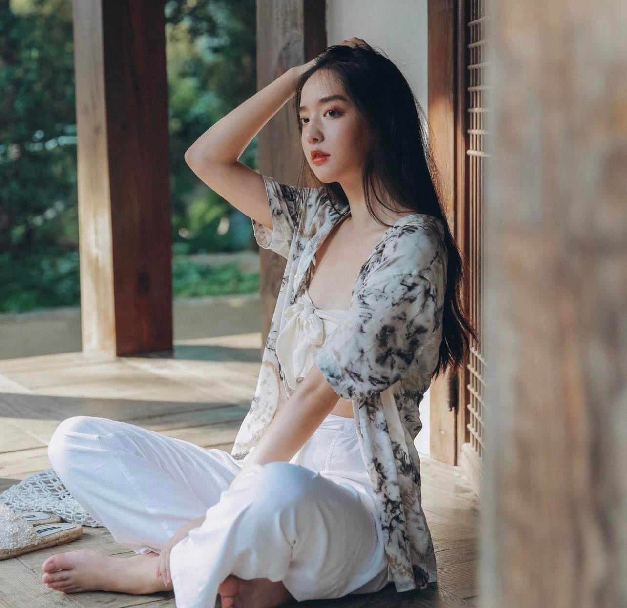 Phong cách thời trang của người đẹp Quảng Châu này cũng được đánh giá cao.