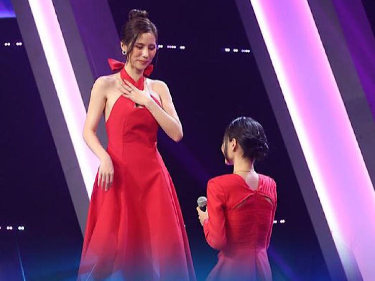 Giải trí - “Chưa từng có tiền lệ” ở “Người ấy là ai”: Màn cầu hôn nữ - nữ gây xúc động mạnh