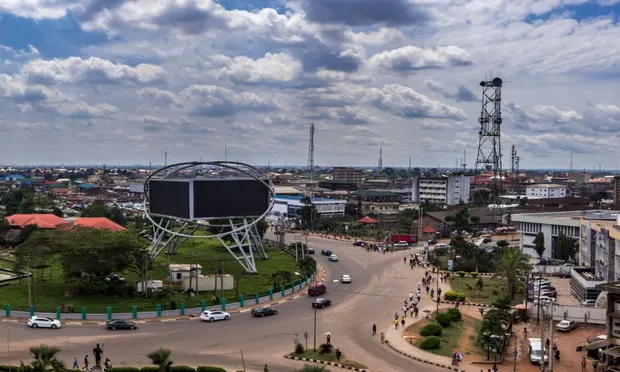 Tòa nhà, nơi phát hiện 20 thi thể trong tình trạng được ướp xác, cách trung tâm thành phố Benin chưa đầy 5 km. Ảnh: Alamy