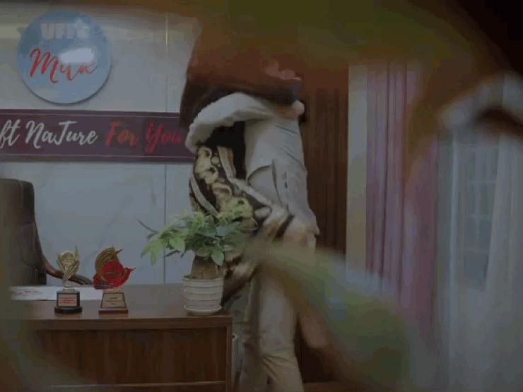 Phim - Lộ cảnh nóng với chị sếp "gây nghẽn sóng" VTV, Bình An nói gì?