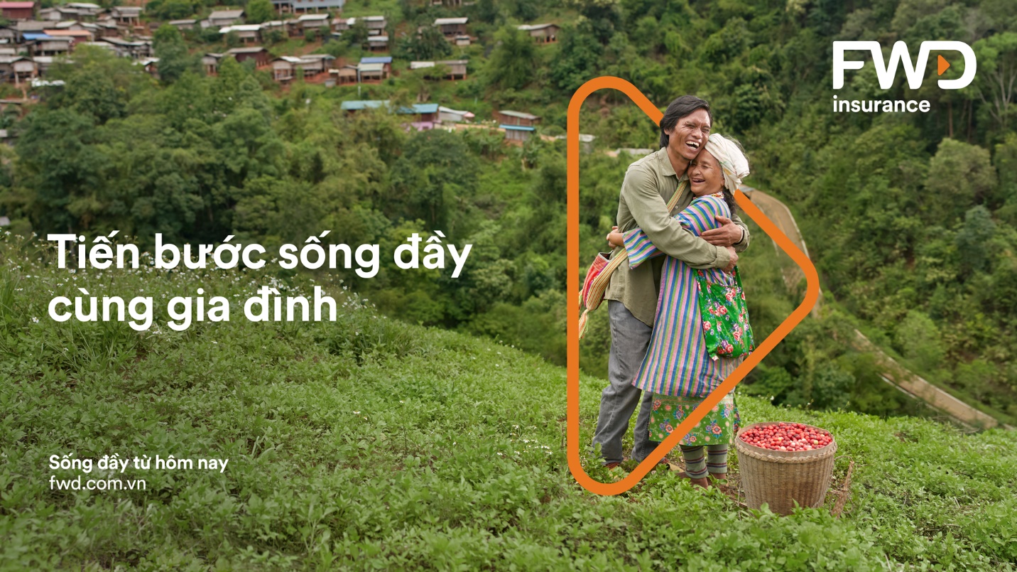 Sau 2 năm sống xa gia đình, anh Somchai Jayo đã được gặp lại những người thân yêu của mình. Đây cũng là lần đầu tiên anh được trải nghiệm cảm giác du lịch bằng máy bay và tàu lửa!