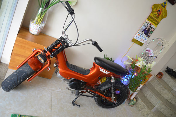 Hồ Quang 8 cũng có sở thích chơi xe cổ. Do nhà
nhỏ nên anh không trưng bày hết sở thích của mình.