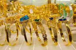 Kinh doanh - Giá vàng hôm nay 20/8: Dò đáy 3 tuần, nguyên nhân nào khiến vàng liên tục lao dốc?