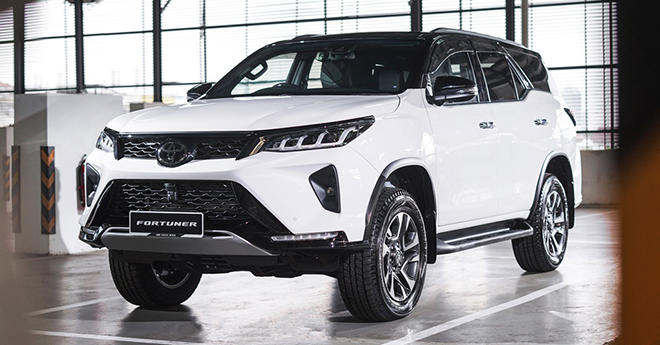 Giá xe Toyota Fortuner niêm yết và lăn bánh tháng 8/2022 - 2