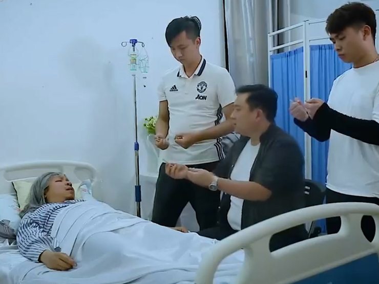 Clip hài hước - Ông bố dạy con bài học đoàn kết nhưng cái kết lại hết sức khó đỡ