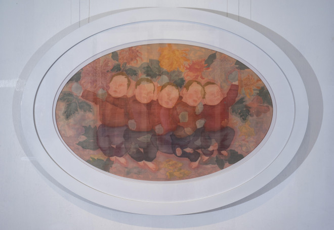 Họa sĩ trẻ vẽ tranh nude trên nền lụa mỏng - 10