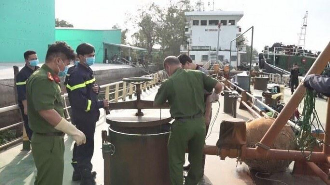 Khám xét các tàu chở xăng lậu trong đường dây Phan Thanh Hữu, thuộc chuyên án xăng giả lớn nhất từ trước đến nay