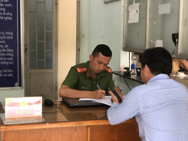 Công an làm việc với tài xế