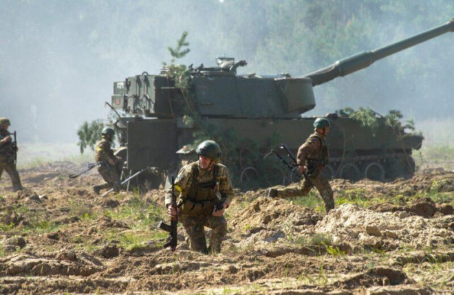 Lực lượng vũ trang Ukraine với sự trợ giúp của những loại pháo dẫn đường chính xác, có tầm bắn xa của NATO đang gây ra cho đối phương nhiều thiệt hại nặng nề, khiến việc tập trung một nhóm quân đủ lớn là rất khó khăn.