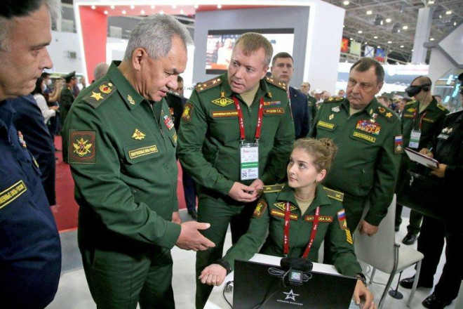 Tuy nhiên trên thế giới vẫn có những trường hợp ngoại lệ, nổi bật là Nga, Moskva không hề e ngại và sẵn sàng thách thức trật tự do Mỹ tạo ra. Nhận xét trên được đưa ra bởi ấn phẩm Baijiahao của Trung Quốc.