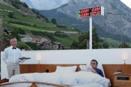 Du lịch - Khách sạn "ngàn sao" có "ngàn" du khách chen nhau đặt phòng