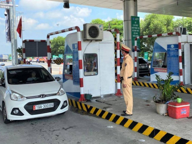 Tin tức trong ngày - Khách liên tục kêu bị trừ tiền 2 lần trong tài khoản: VETC nói gì?