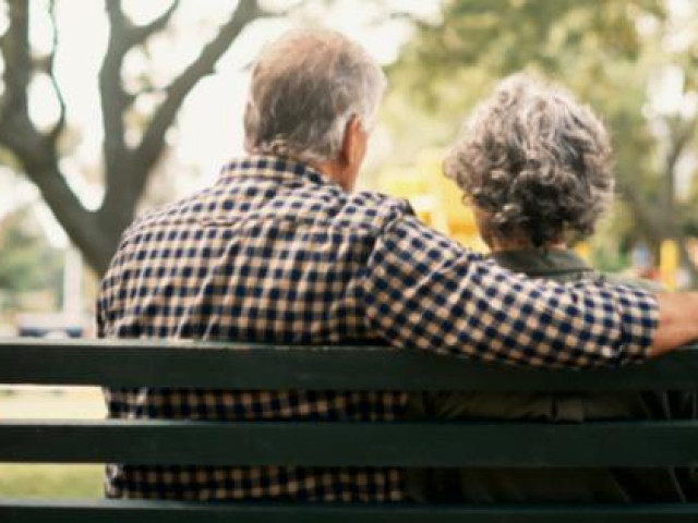 Bạn trẻ - Cuộc sống - Tình yêu sét đánh ở tuổi U80