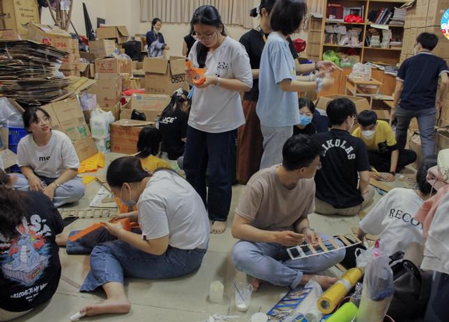 CLB Bé khỏe Bé ngoan đang chuẩn bị cho chương trình Trung Thu.