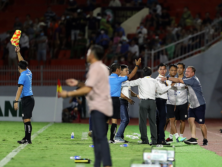 CLB Thanh Hoá phản ứng trọng tài sau trận thua “PSG Việt Nam”