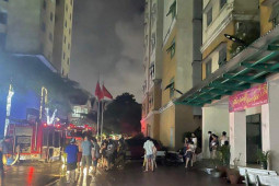 Tin tức trong ngày - Hà Nội: Khói đen bốc cao hàng chục mét ở chung cư, cư dân tháo chạy